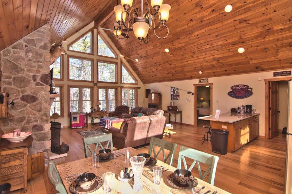 Holiday home Whispering Pines Retreat Albrightsville