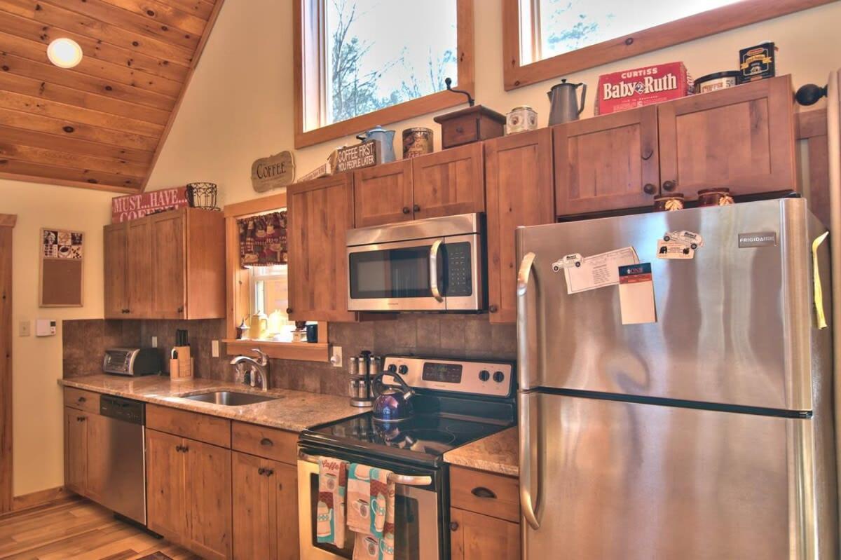 Holiday home Whispering Pines Retreat